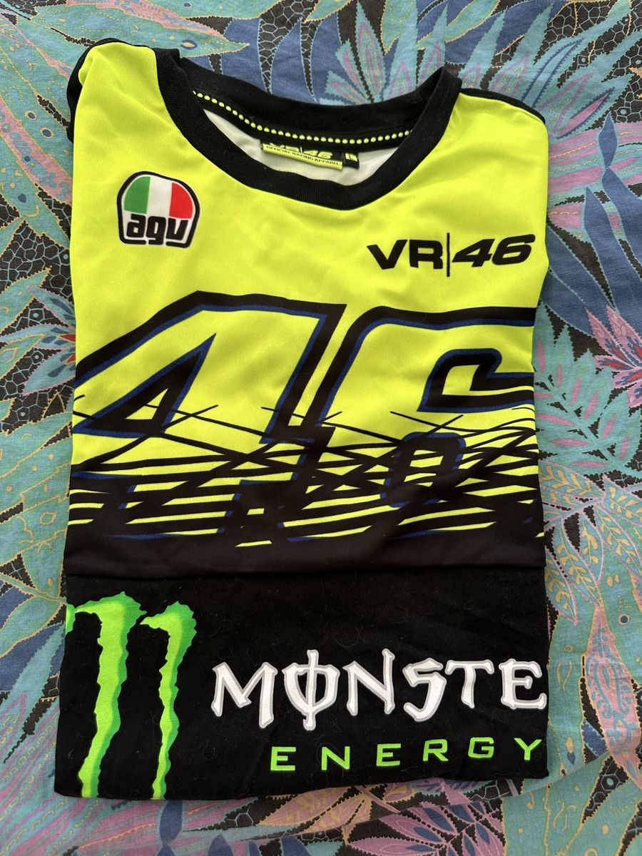 Canottiere & Pantaloni: Official Valentino Rossi VR46 L – Nuovo (secondo la descrizione) da Le Châble VS venduto da Alexia1 1