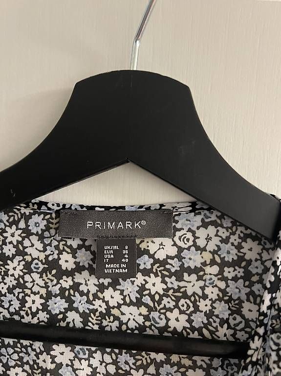 Lotti di vestiti: 3 Blumenkleider Gr. S – Usato da Tuggen venduto da Tantas 4