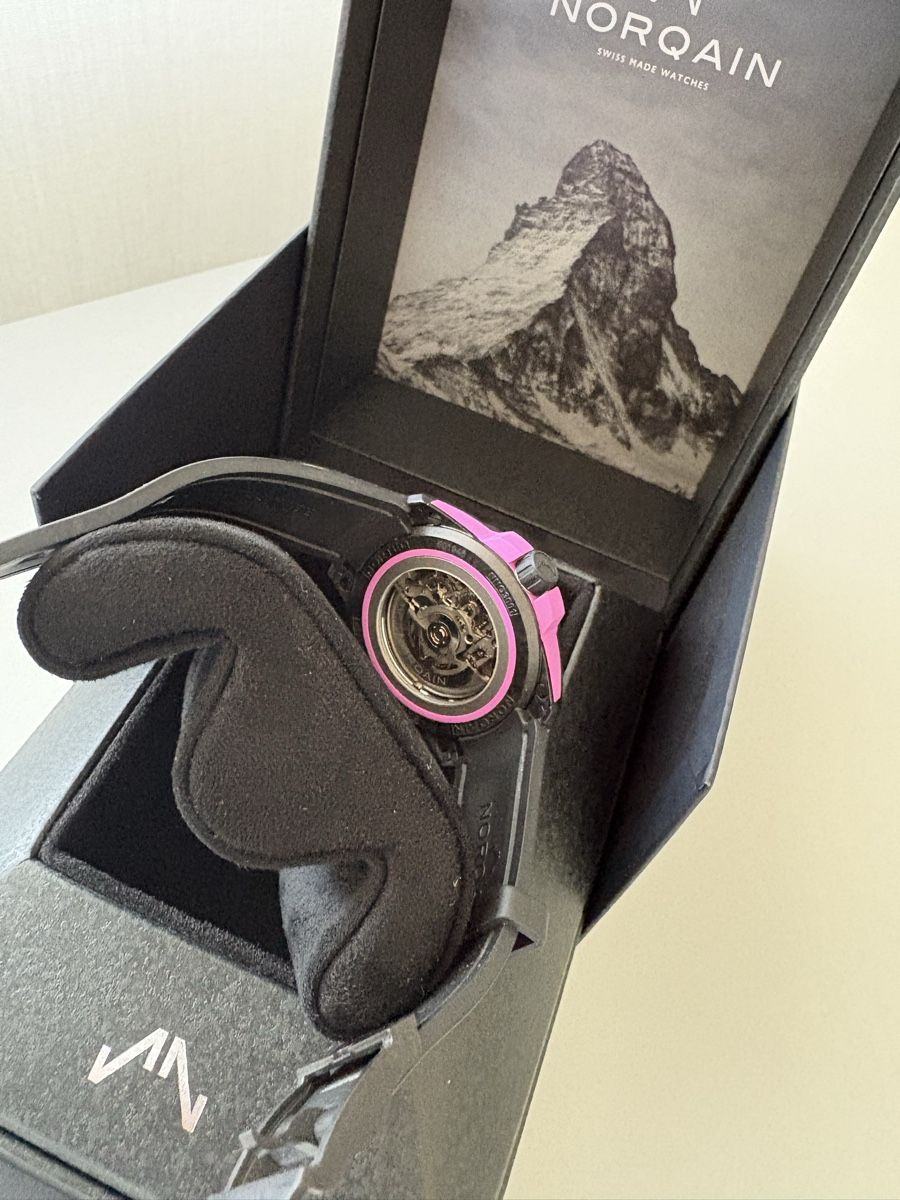 Orologi: WILD ONE SKELETON HYPER PINK – Nuovo (secondo la descrizione) da Zollikofen venduto da Steve-7 4