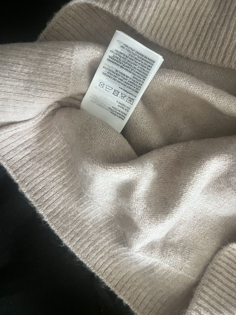 H&M Lotti di vestiti: Zwei Damen Pullover rot und beige – Nuovo (secondo la descrizione) da Olten venduto da sae_82z2 8