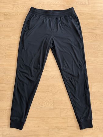 Alo Yoga Herren Sporthose Jogger Schwarz – Grösse XL