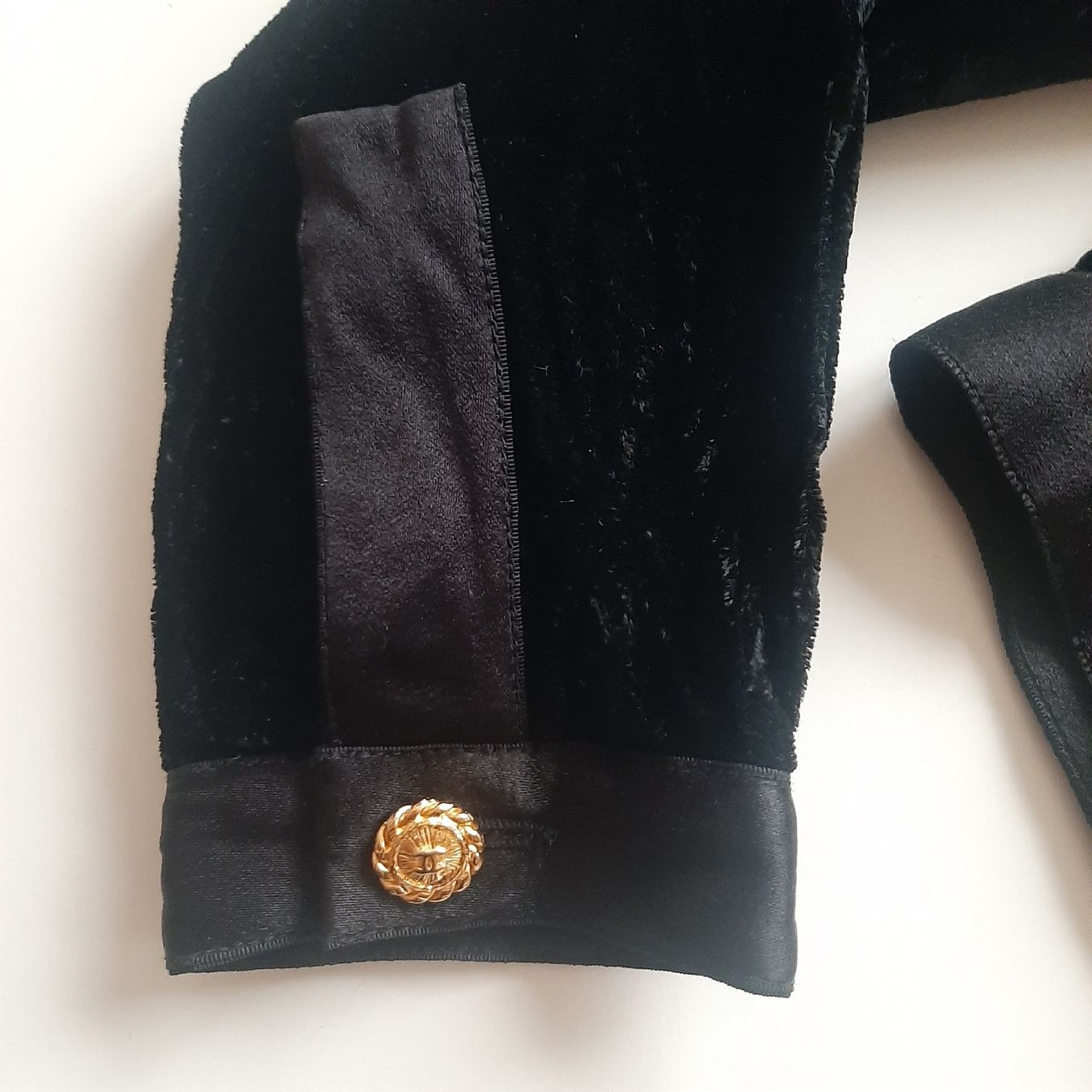 Chanel Jacken: Veste en velours Chanel Boutique – Gebraucht aus Chêne-Bourg von chsandra34 4