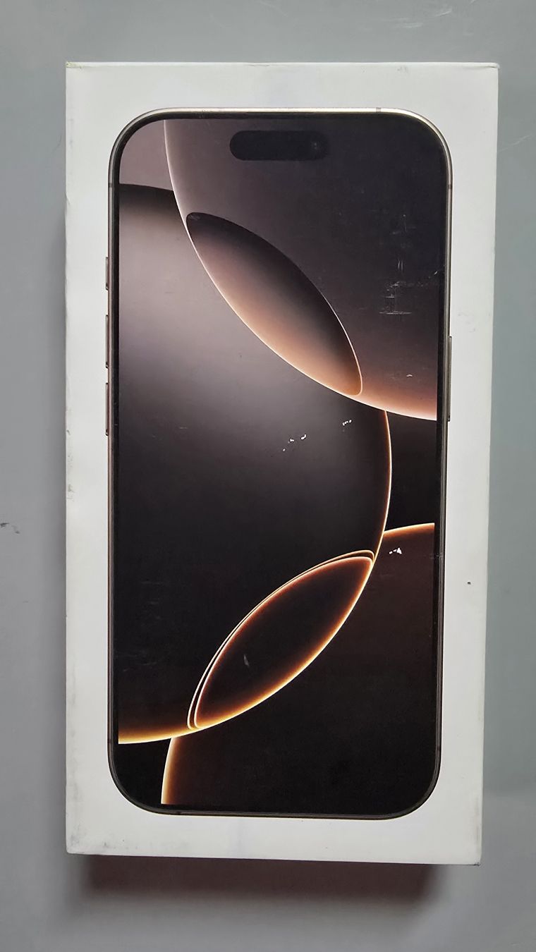 Apple Telefoni cellulari / Smartphones: Apple iPhone 16 Pro Desert Titanium 512GB – Nuovo e nell'imballaggio originale da Bern venduto da WhatAmI