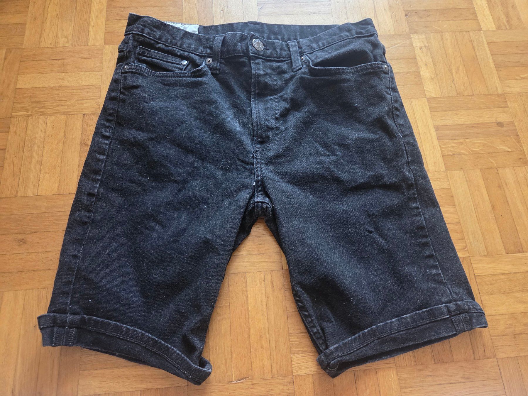 Lotti di vestiti: Hemd Gr S und Jeans-Shorts Gr. 30 – Usato da Basel venduto da grandfamily 2