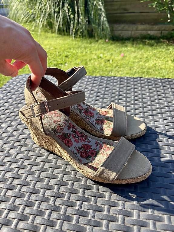 Scarpe da donna: Sandales toile compensées 38 – Usato da Perroy venduto da barballalla