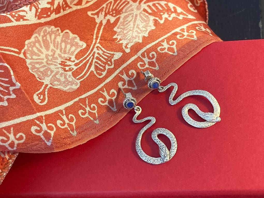 Ohrringe & -stecker: Ohrringe, Schlangenohrringe, Silber mit Lapislazuli – Gebraucht aus St. Gallen von jbr_q7tx