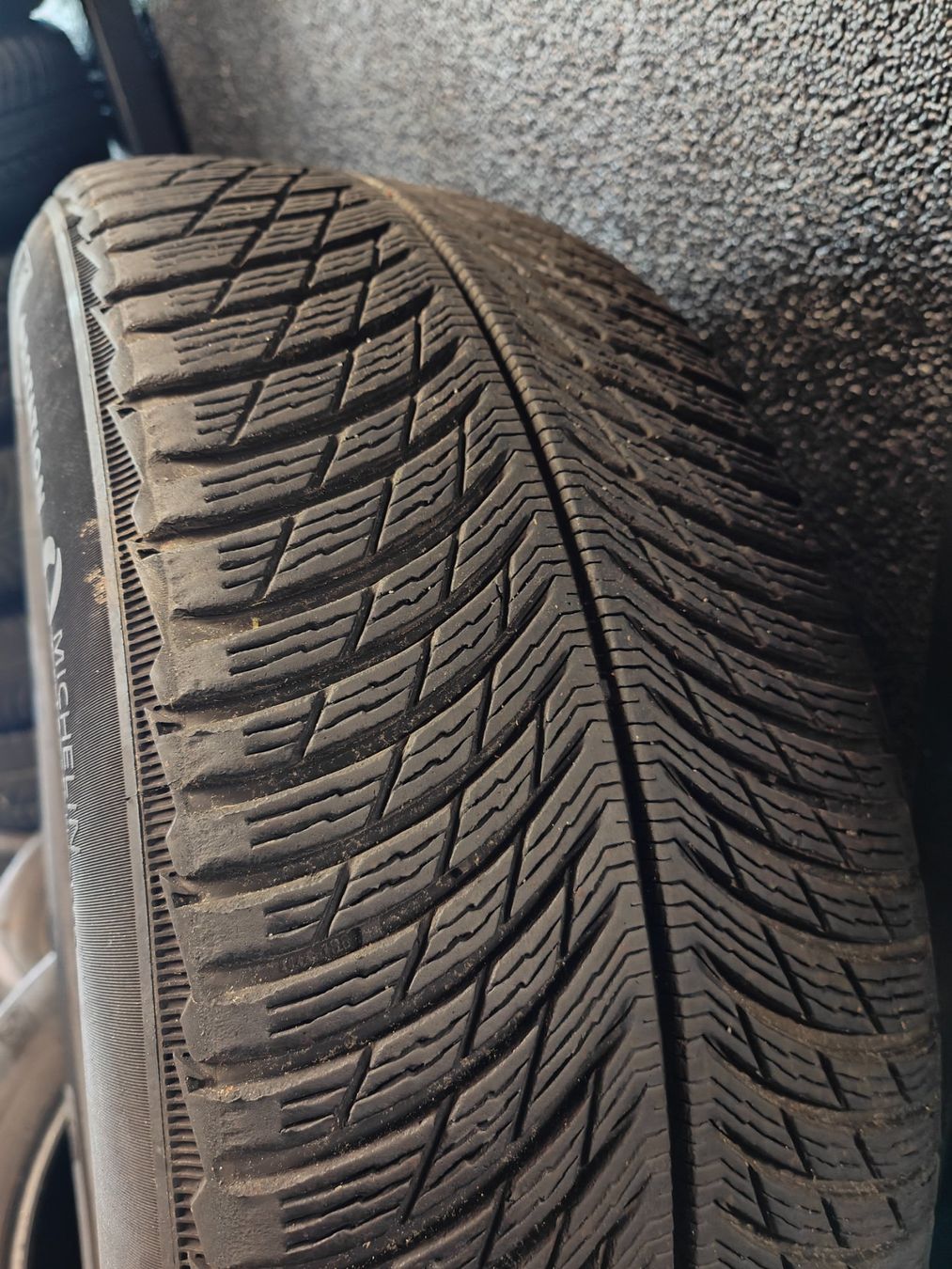 Michelin Pneumatici & Ruote complete: Winterreifen 255/55 R18 – Usato da Oberengstringen venduto da Reifen-Lagerverkauf 1