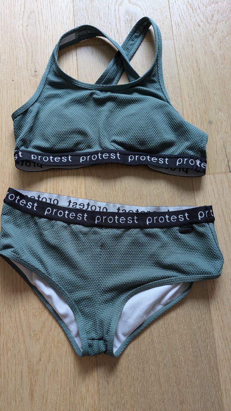 Badekleider & Bikinis: Badeanzug Protest 176 / S – Gebraucht aus Ettingen von Gerbera99