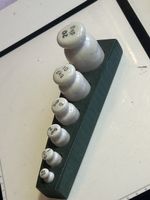 Gewichtssatz Porzellan dkg Holzhalterung Konvolut(I13)