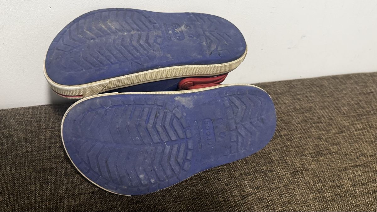 Crocs Scarpe per ragazzi: Crocs Kinder Clogs, Gr. J2 – Usato da Genthod venduto da Tidus04 4