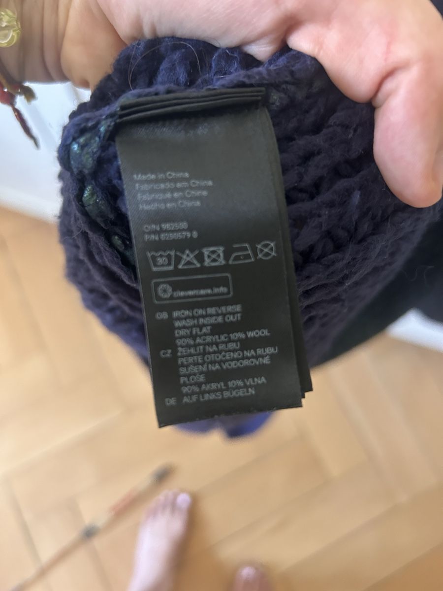 H&M Pullover & Sweatshirts: Oversize Pulli, metallic optik – Gebraucht aus zürich von Jaz.Oe 2