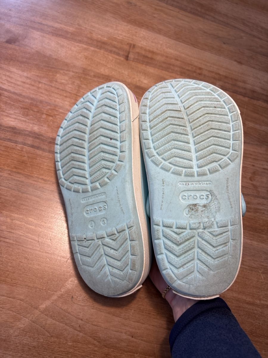 Crocs Scarpe per ragazze: Crocs für Mädchen gr 34/35 – Usato da Unterseen venduto da Jubrunner 1
