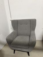 Grauer Sessel