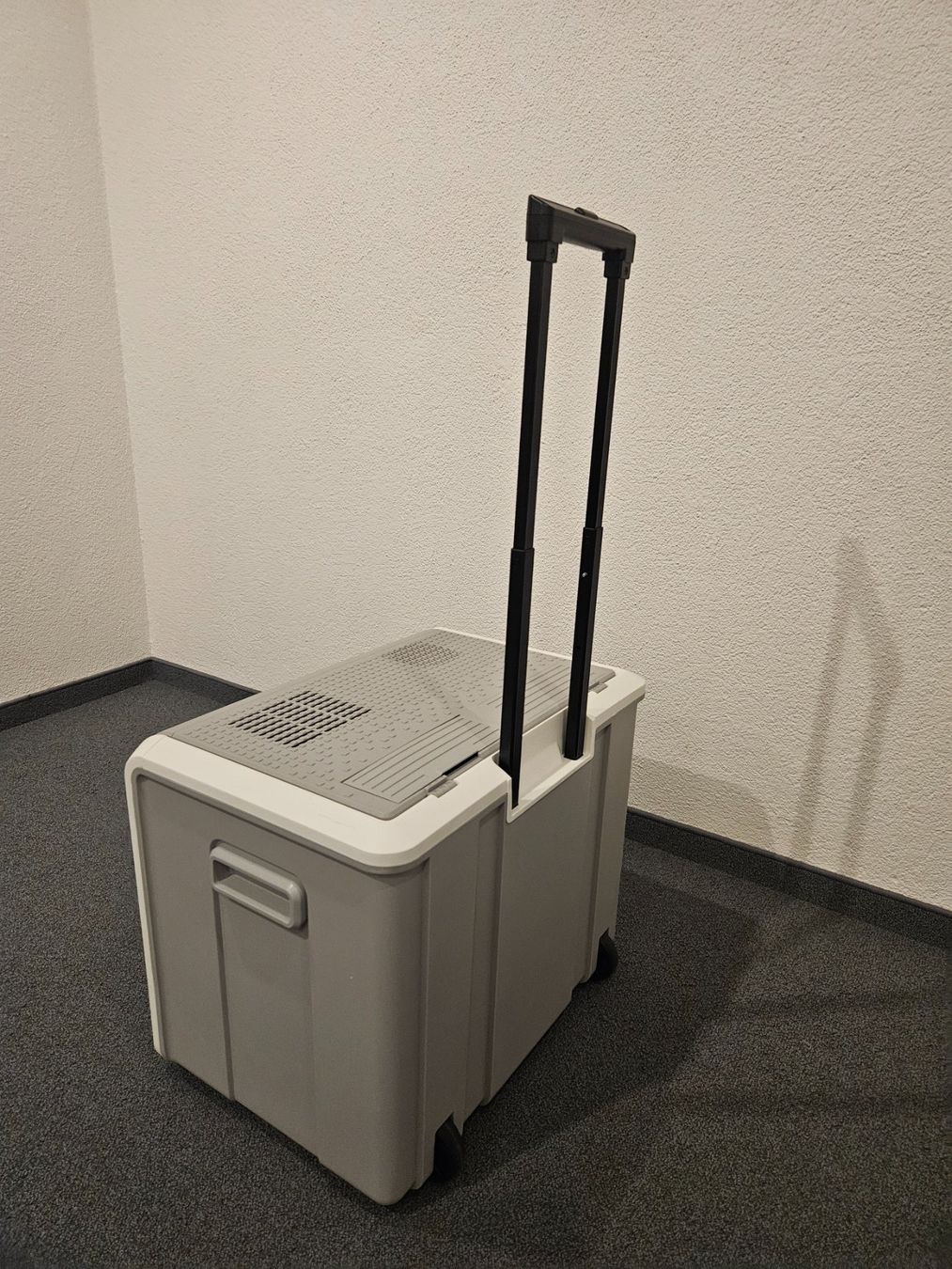 Frigoriferi & Refrigeratori: Grosse elektrische Norauto Auto-Kühlbox mit Rollen – Usato da Zürich venduto da ama_hz8m 1