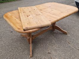 Massiver Holztisch ausziehbar