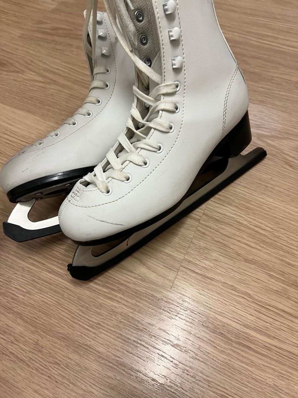 Schlittschuhe: Eiskunstlaufschuhe weiss Grösse 37/38 – Gebraucht aus Sargans von magico_lazio 1