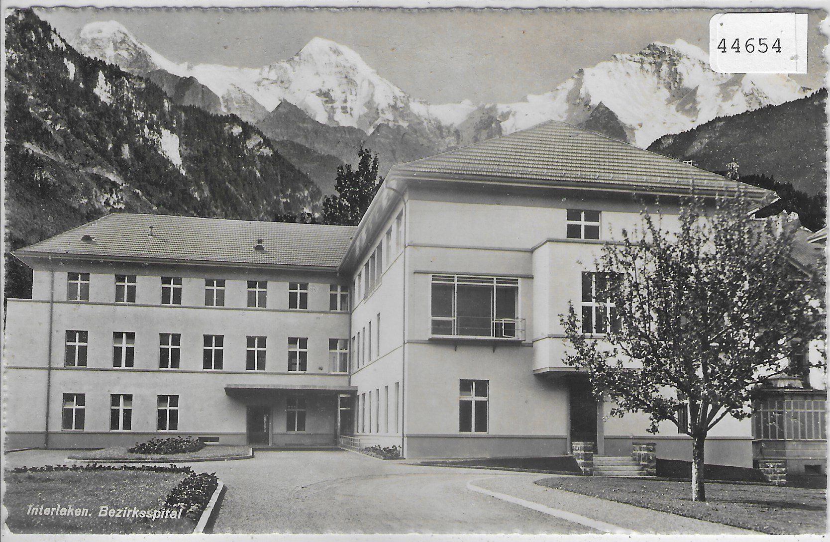 Cartoline postali: Interlaken - Bezirksspital – Usato da Ettingen venduto da Kartenplanet