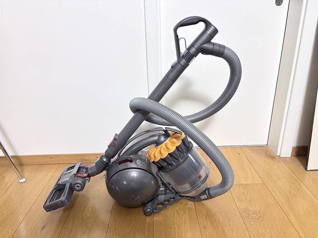 Aspirapolveri & Accessori: Dyson Staubsauger DC33C – Usato da Bern venduto da Kmm