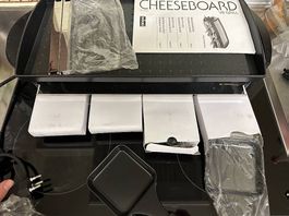 RACLETTE-GRILLGERÄT FÜR ACHT PERSONEN, MIT PARKDECK