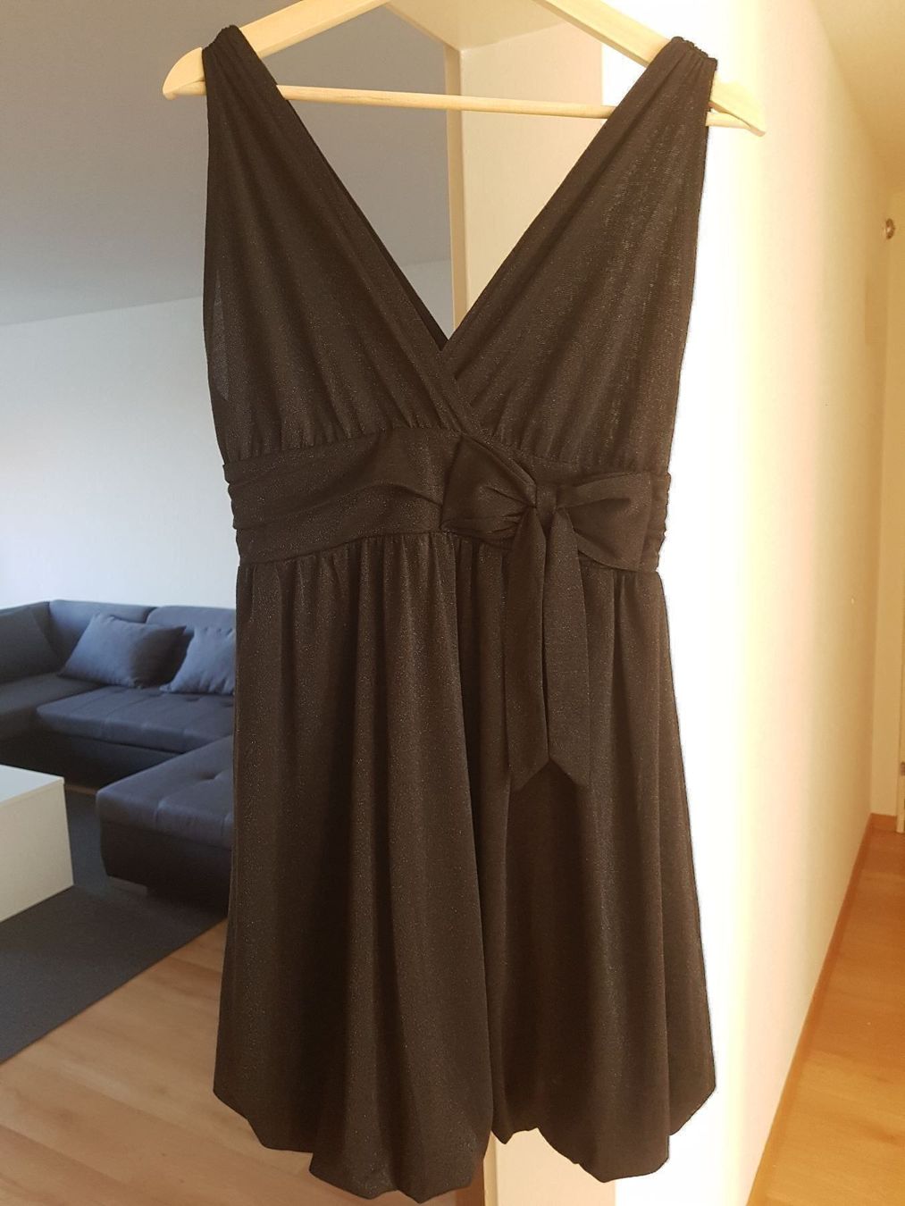 Kleider: Schönes Cocktailkleid / Kleid – Neu (gemäss Beschreibung) aus Schöfflisdorf von CrRG21