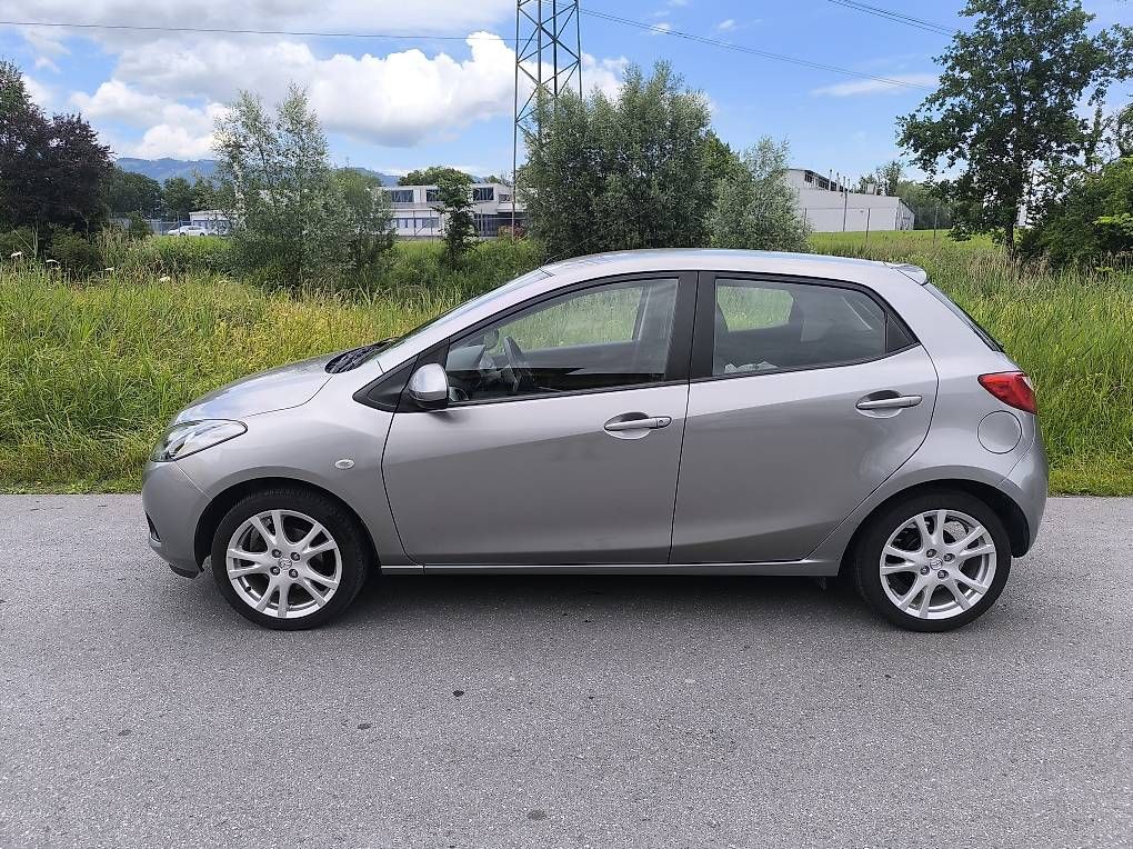 Automobili: Mazda 2 günstig zu Verkaufen – Usato da Montlingen venduto da Fitz46 1