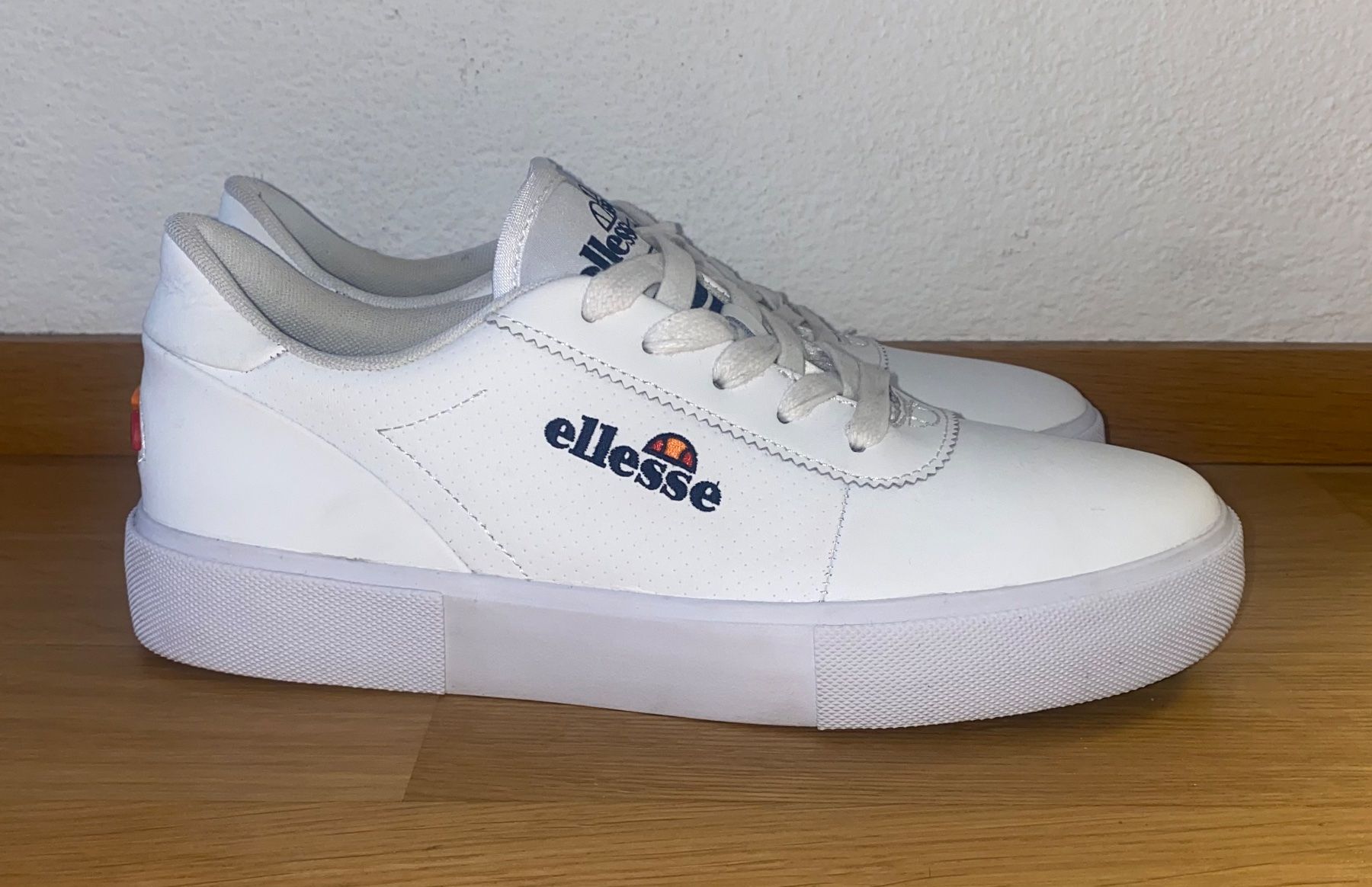 Ellesse Scarpe da donna: Ellesse Sneaker Gr.38 (super Zustand) – Usato da Herisau venduto da Seyashop1 1