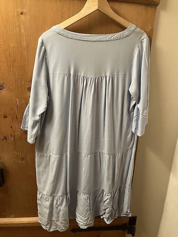 Vestiti: Sommerkleid hellblau Gr.40 – Usato da Brunnadern venduto da Bumlebee 2