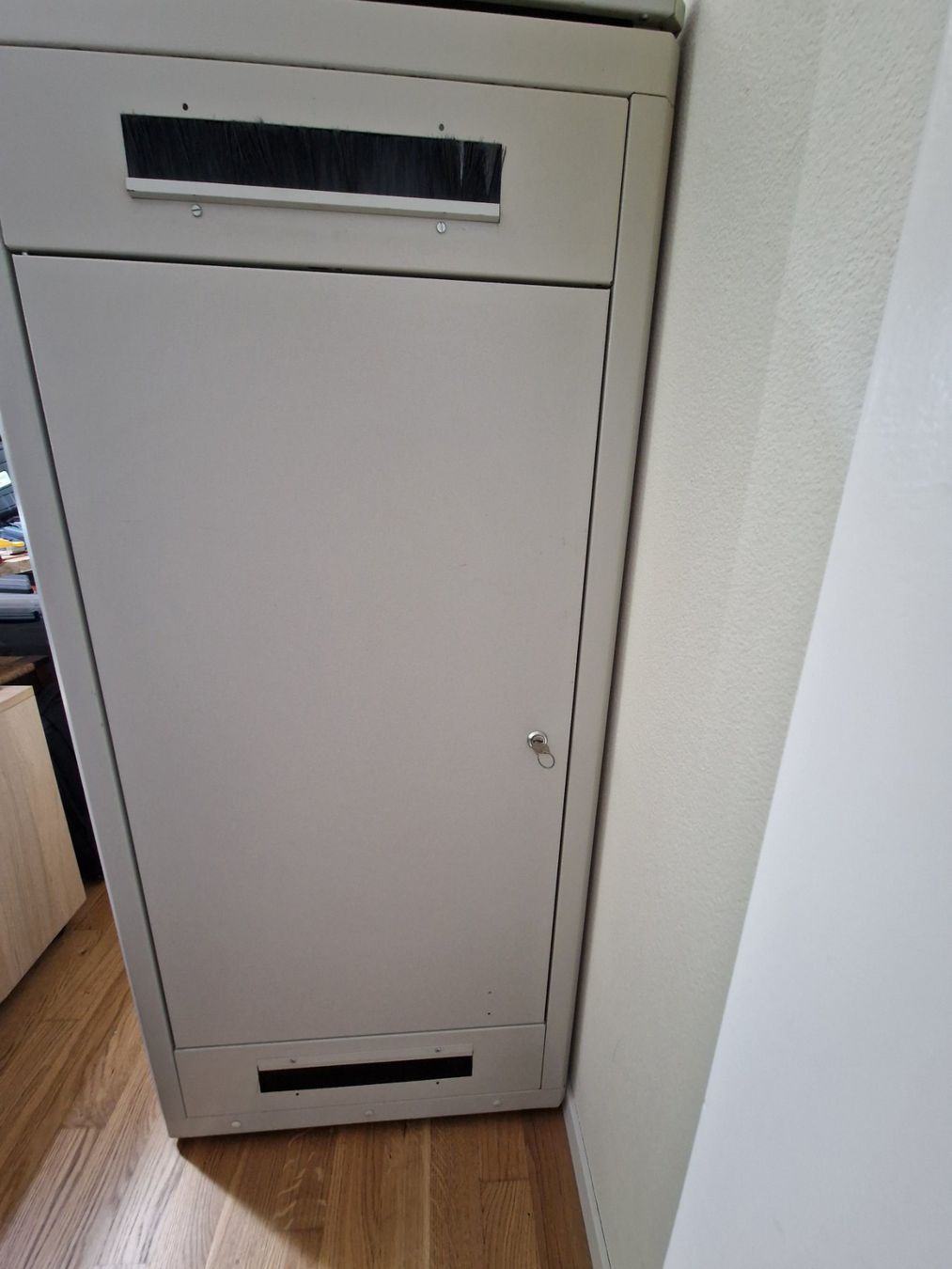 Racks & Ständer: DATACON Server/Netzwerk Rack – Gebraucht aus Schaffhausen von tdd_yds8 2