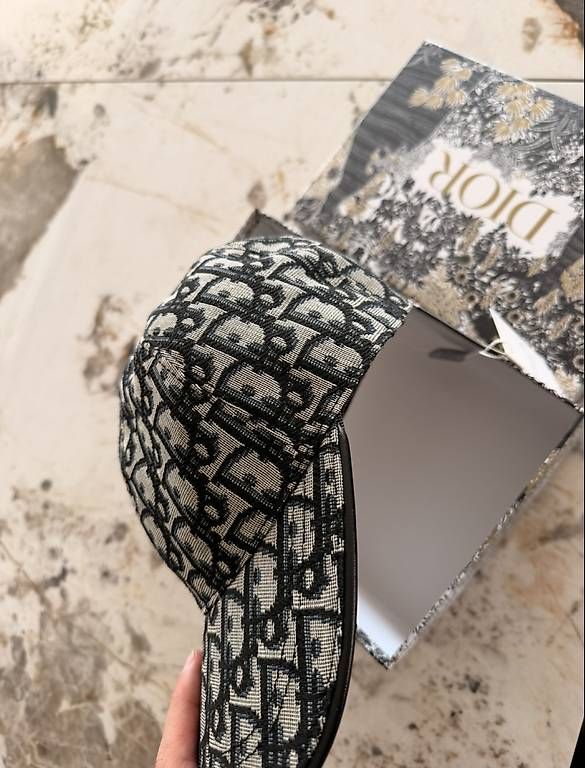 Copricapi, berretti & cappellini: Neue Dior Cap – Usato da Recherswil venduto da mbi_dtp8 1