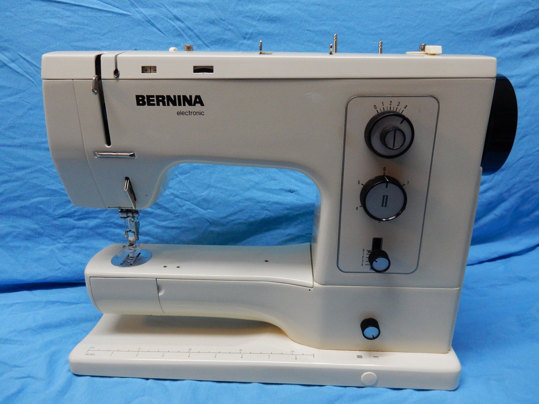 Bernina Nähmaschinen: Bernina 831    22126 – Gebraucht aus Watt von Mariposa49