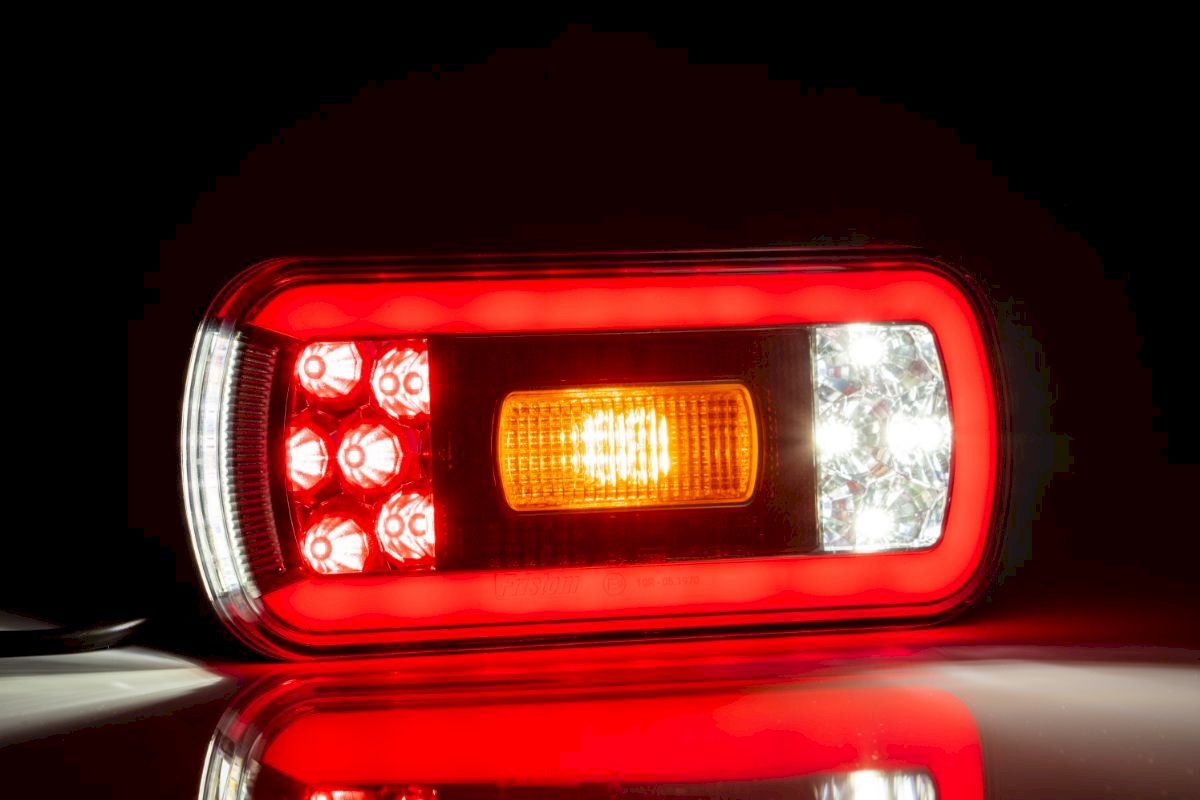 Tutti pezzi di ricambio auto: 2xLED Rückleuchte 12/24V Blinker 220x100 – Nuovo e nell'imballaggio originale da Bottighofen venduto da zaap 2