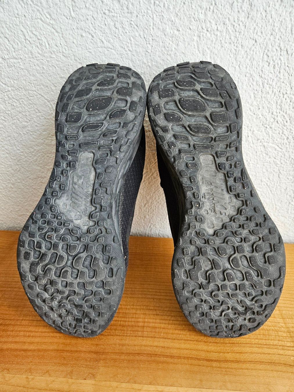 Nike Scarpe da uomo: Nike Revolution Turnschuhe Grösse 37.5 – Usato da Bichwil venduto da The_freshman 5