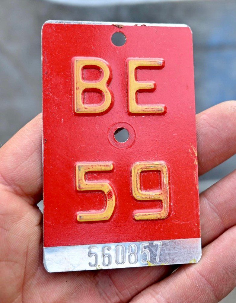 Insegne: Velonummer BE 59 von 1959 - Bern 560857 – Usato da Pfaffhausen venduto da mono_rec 1