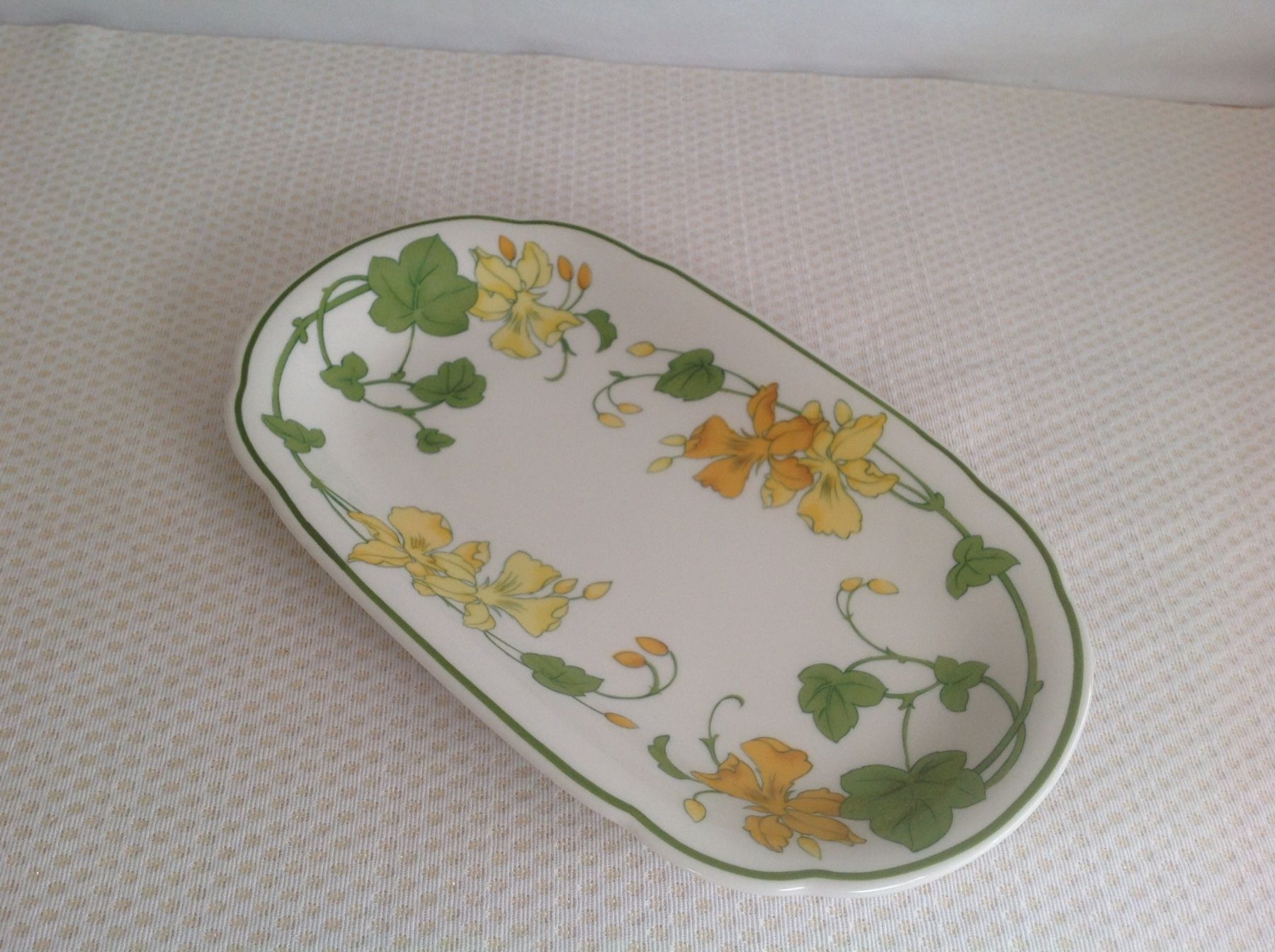 Villeroy & Boch Piatti di portata: Villeroy & Boch - Geranium - plat 23x14 cm – Usato da Sion venduto da accroshoes 1