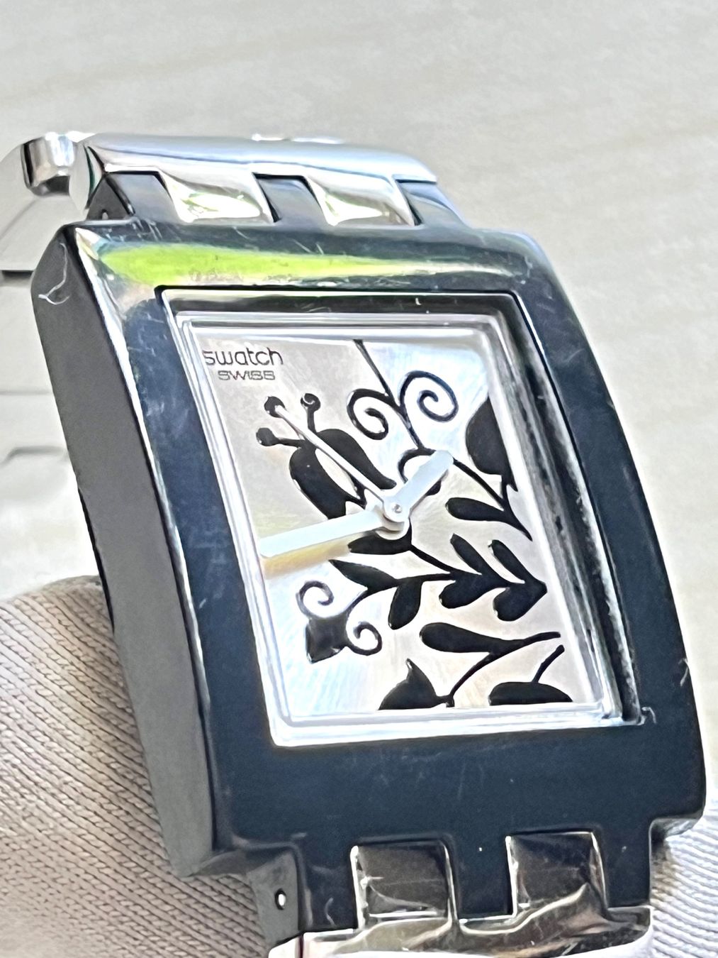 Swatch Orologi: Schöne Swatch Uhr mit Blumenmuster, elegant & zeitlos – Usato da Grenchen venduto da chththl 8