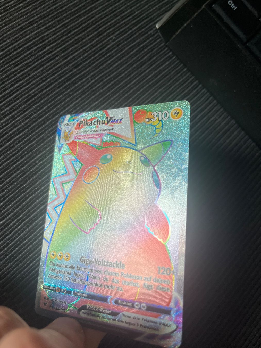 Pokémon Cartes à collectionner: Pokemon Pikachu Vmax Rainbow Farbenschock near Mint – Neuf (Voir description) à Wabern par Collectfun 1