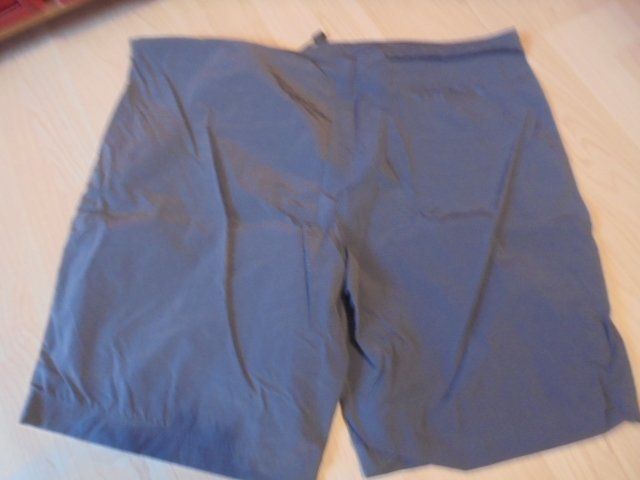 Hosen: Shorts grau, Gr. 46, NEU – Neu (gemäss Beschreibung) aus Hinwil von Glasperlen 1