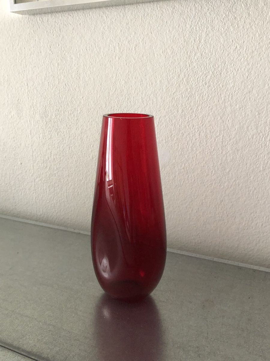 Vasen & Gefässe: Rubin rot glass vase midcentury – Gebraucht aus Basel von Amechan. 2