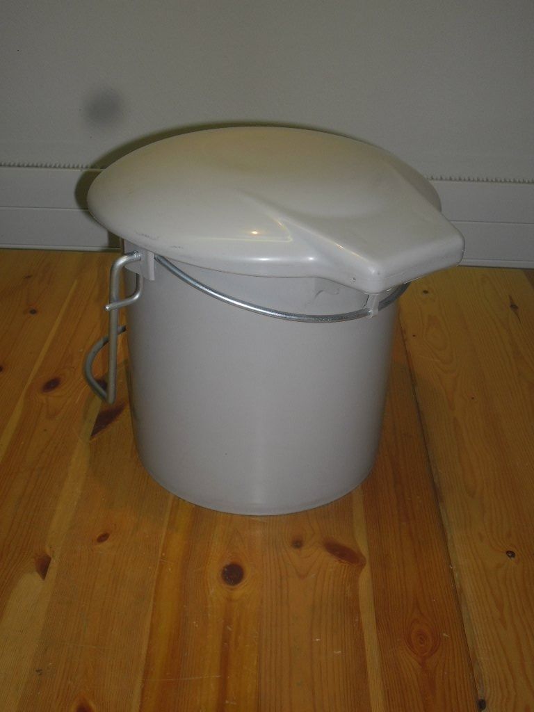 Cestini per rifiuti: Abfalleimer / Treteimer – Nuovo (secondo la descrizione) da Büren SO venduto da omsa 1