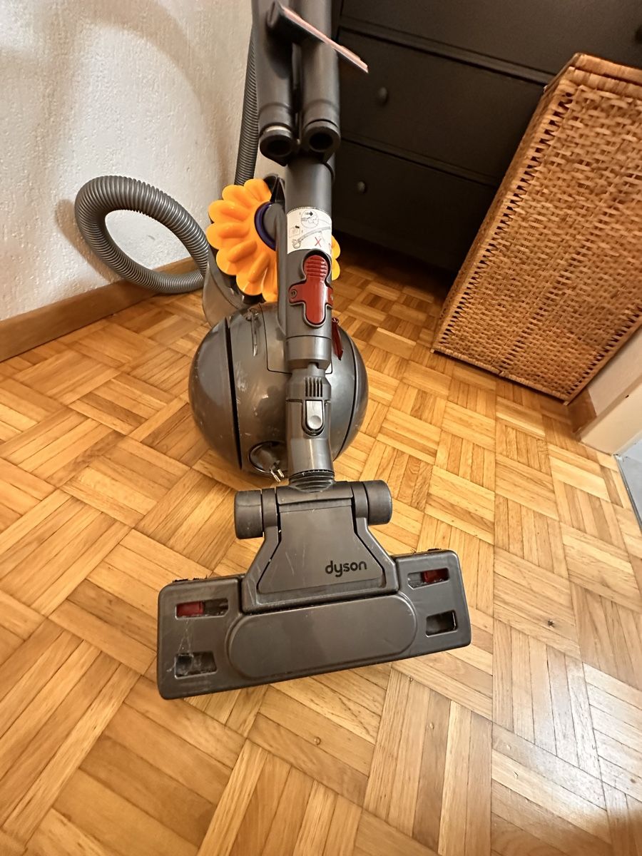 Dyson Staubsauger & Zubehör: DYSON STAUBSAUGER – Gebraucht aus Dällikon von oez_gcw6 3