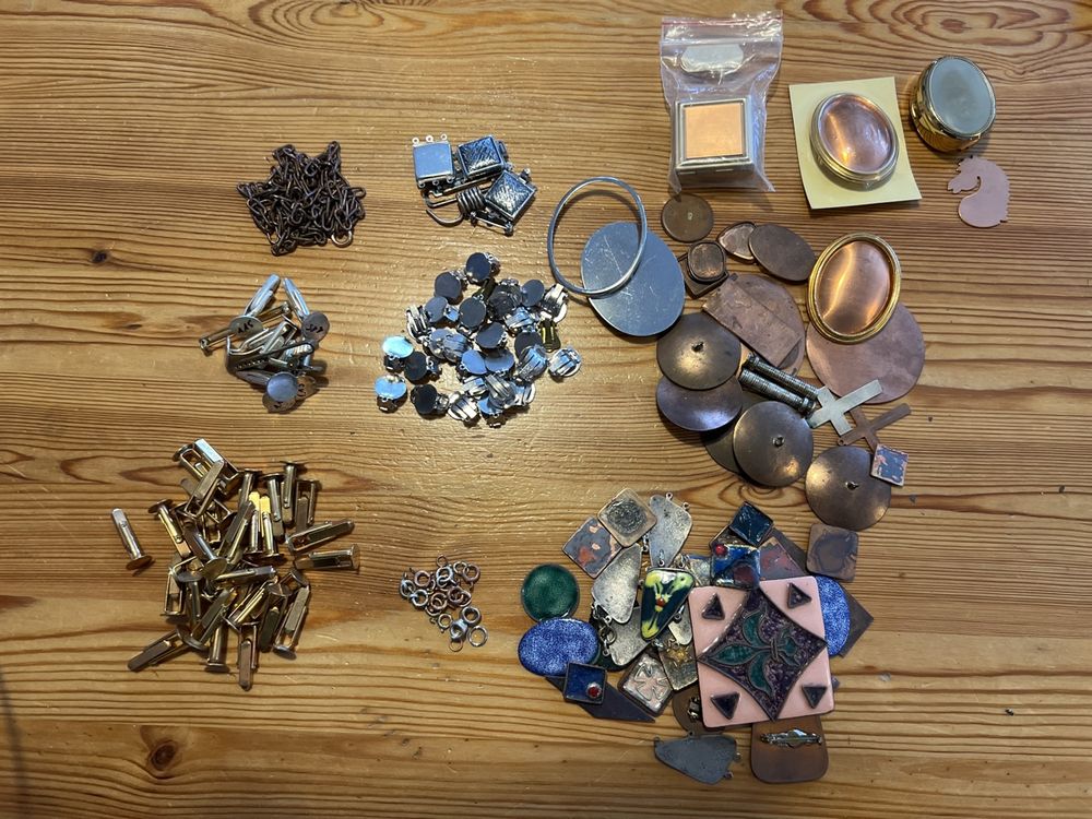 Lot De Matériel Pour Fabrication De Bijoux - Perles, Fils, Outils D'occasion (livraison Gratuite)