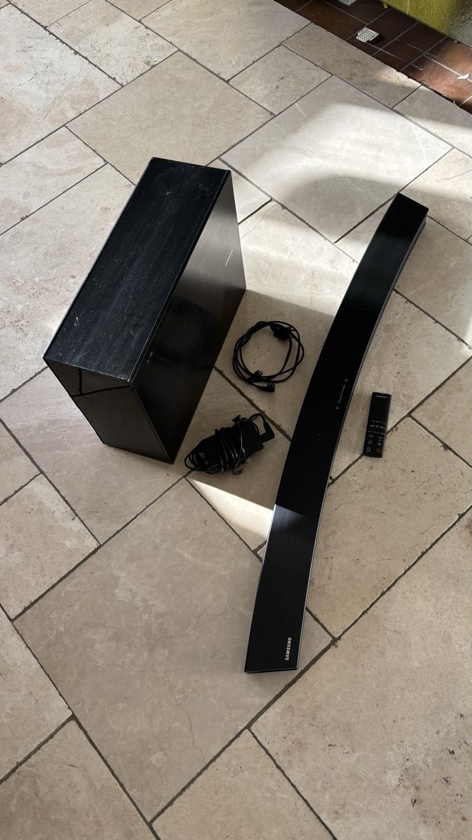 Samsung Home cinéma: Samsung Soundbar inkl. Subwoofer – Défectueux à Wittinsburg par jonibaboni