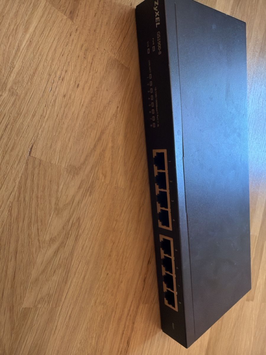 Zyxel Hub & Switch: PoE Switch 8Port – Usato da Steffisburg venduto da gia_5gkm