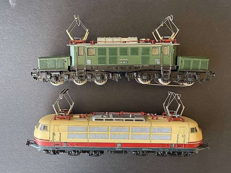 Märklin Modellini di ferrovie: Märklin Elektroloks 3053 und 3322 – Usato da Winterthur venduto da pascalCCS 1