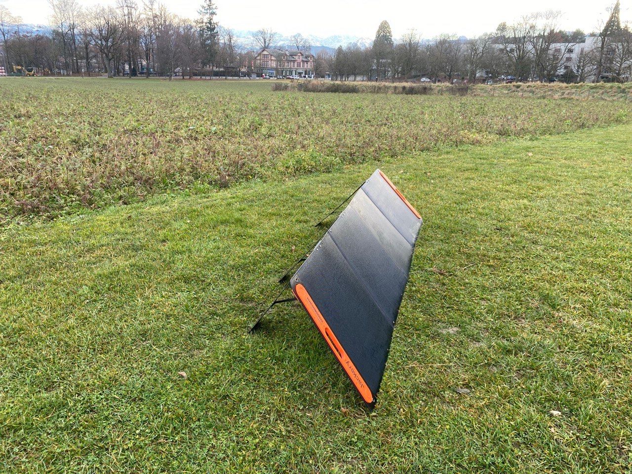 Jackery Dispositivi a energia solare: Jackery SolarSaga 200 Solar Panel – Usato da Bern venduto da gadgetfinder