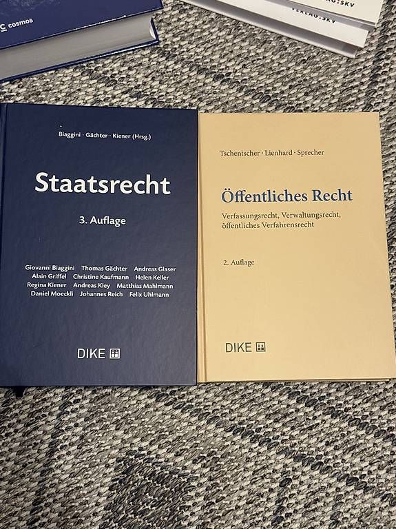 Livres: Staatsrecht & Öffentliches Recht – D'occasion à Wittenbach par sundus96