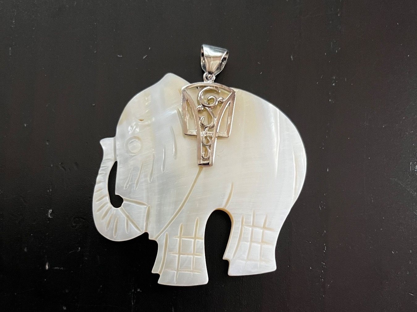 Pendentifs: Amulett/ Anhänger Elefant aus Perlmutt – Neuf (Voir description) à Gams par Mariawicca