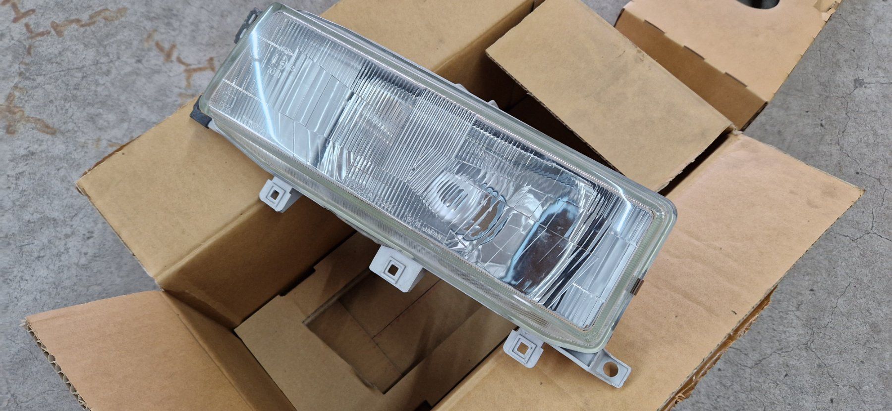 Scheinwerfer: TOYOTA Corolla E9 Scheinwerfer links 81170-1A730 – Neu (gemäss Beschreibung) aus Flawil von LG-AG_Teilemarkt 1