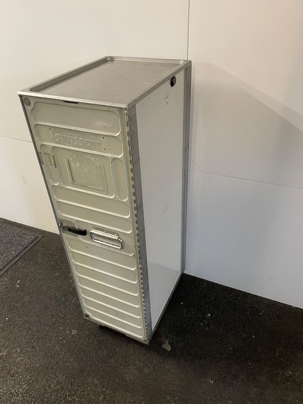 Swissair Sonstiges zu Aviatik: Swissair Trolley – Gebraucht aus Dällikon von buyandbehappy 1