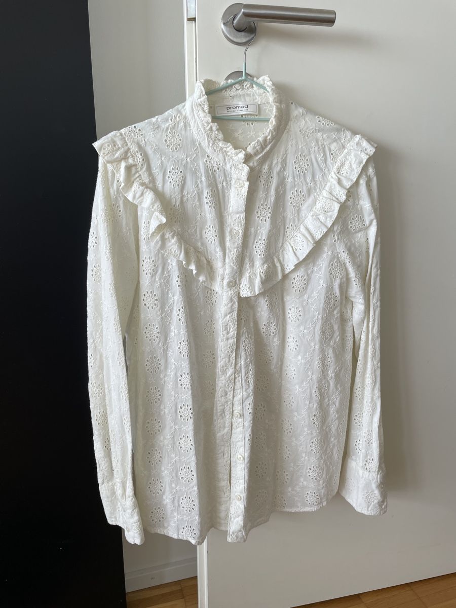 Camicette: Blouse with broderie anglaise white size 38 – Usato da Neuchatel venduto da shi_9fzw